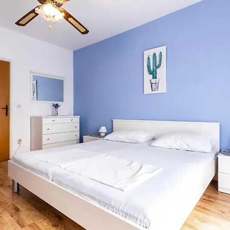 Apartment In Porec/istrien 38611